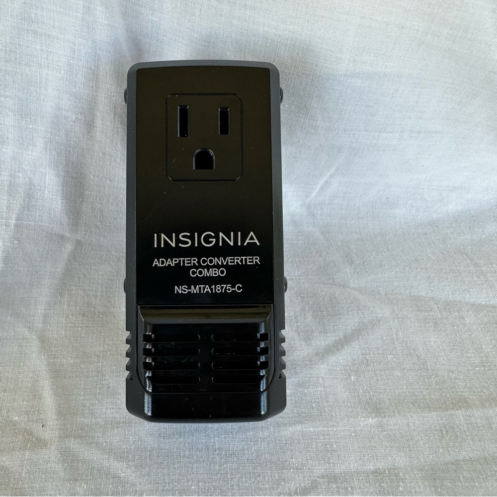 Insignia Black Adapter Converter Combo